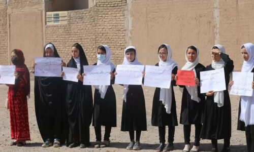 طالبان چه بر سر وضعیت تحصیل زنان آورده است؟/ «حتی اگر در خانه‌هایمان را هم ببندند ما باید درس بخوانیم»