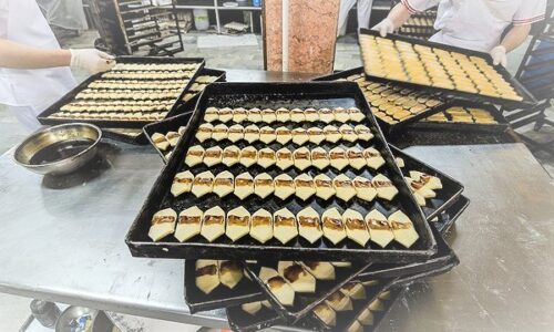 کمک به از سر گیری تولید در یک کارگاه شیرینی پزی در ستاد اقتصاد مقاومتی دادگستری گلستان