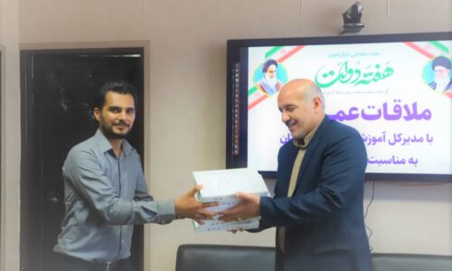 اهدای ۱۵ تبلت به سازمان دانش آموزی استان گلستان