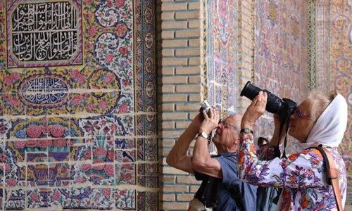 بیشتر افراد مسن به‌عنوان گردشگر وارد ایران می‌شوند؛ «کشورها به شهروندان‌شان می‌گویند اگر به‌ایران سفر کردید و مشکلی پیش آمد به‌عهده خودتان است»
