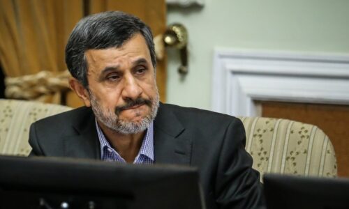 دلارهایی که احمدی نژاد این ور و آن ور دنیا خرج می کند از کجا می آید؟ /زمان مهار کردن او رسیده است
