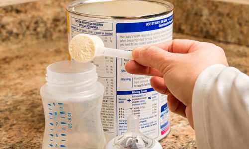 شیرخشک سهمیه‌بندی شده با افزایش قیمت ۴۰ درصدی/ حذف اتباع و ایرانی‌های بدون شناسنامه از شیرخشک