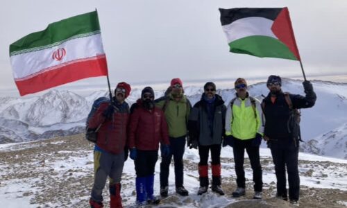 اهتزاز پرچم مقدس جمهوری اسلامی بر بلندای قلل و ارتفاعات توسط کوهنوردان گلستانی