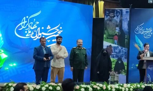 دریافت نشان خدمت توسط رئیس دانشگاه علوم کشاورزی و منابع طبیعی گرگان در پنجمین جشنواره ملی جهادگران