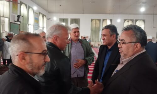 دیدار چهره به چهره فرماندار شهرستان با مردم در مصلی نماز جمعه مسجد قبا