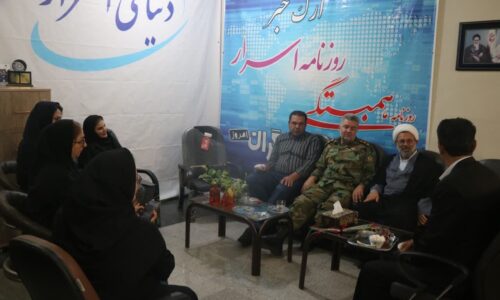 به مناسبت روز خبرنگار ازجمعی خبرنگاران استان اصفهان توسط مسئولین عقیدتی سیاسی گروه۴۴ توپخانه نزاجا دیدار و تجلیل به عمل آمد