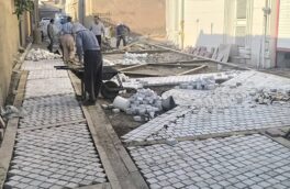 عملیات سنگ‌فرش کوچه بازار در بافت تاریخی استهبان با اعتبار ۲۵ میلیارد ریال آغاز شد