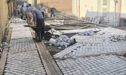عملیات سنگ‌فرش کوچه بازار در بافت تاریخی استهبان با اعتبار ۲۵ میلیارد ریال آغاز شد