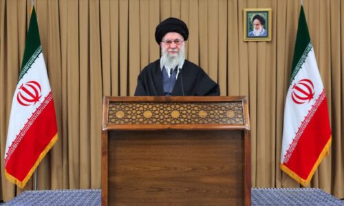 رهبر انقلاب: آمریکایی و صهیونی ها آمدند داخل کشور ما شرارت کردند و کتک خوردند و با دست خالی برگشتند