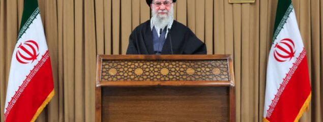 رهبر انقلاب: آمریکایی و صهیونی ها آمدند داخل کشور ما شرارت کردند و کتک خوردند و با دست خالی برگشتند